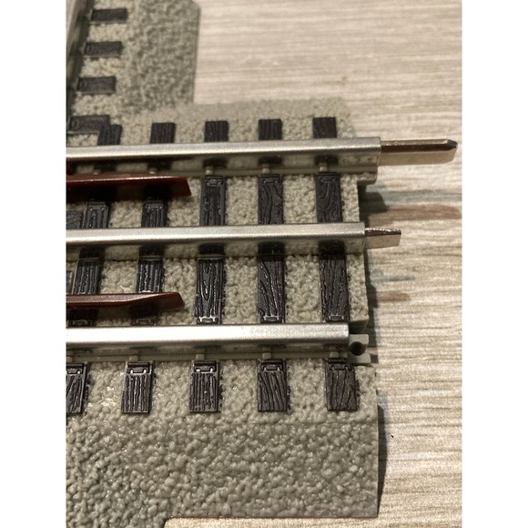 Lionel 6-12019 O-gauge/O-27 FasTrack 90-degree Crossing Track Section - Picture 6 of 10